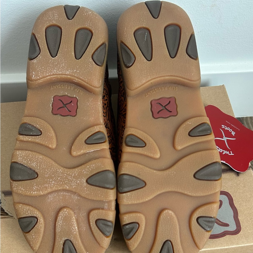 Twisted x Women’s Brown Tooled Leather Chukka Moccasin Driving Shoes NWT Sz. 5.5 - Picture 8 of 10